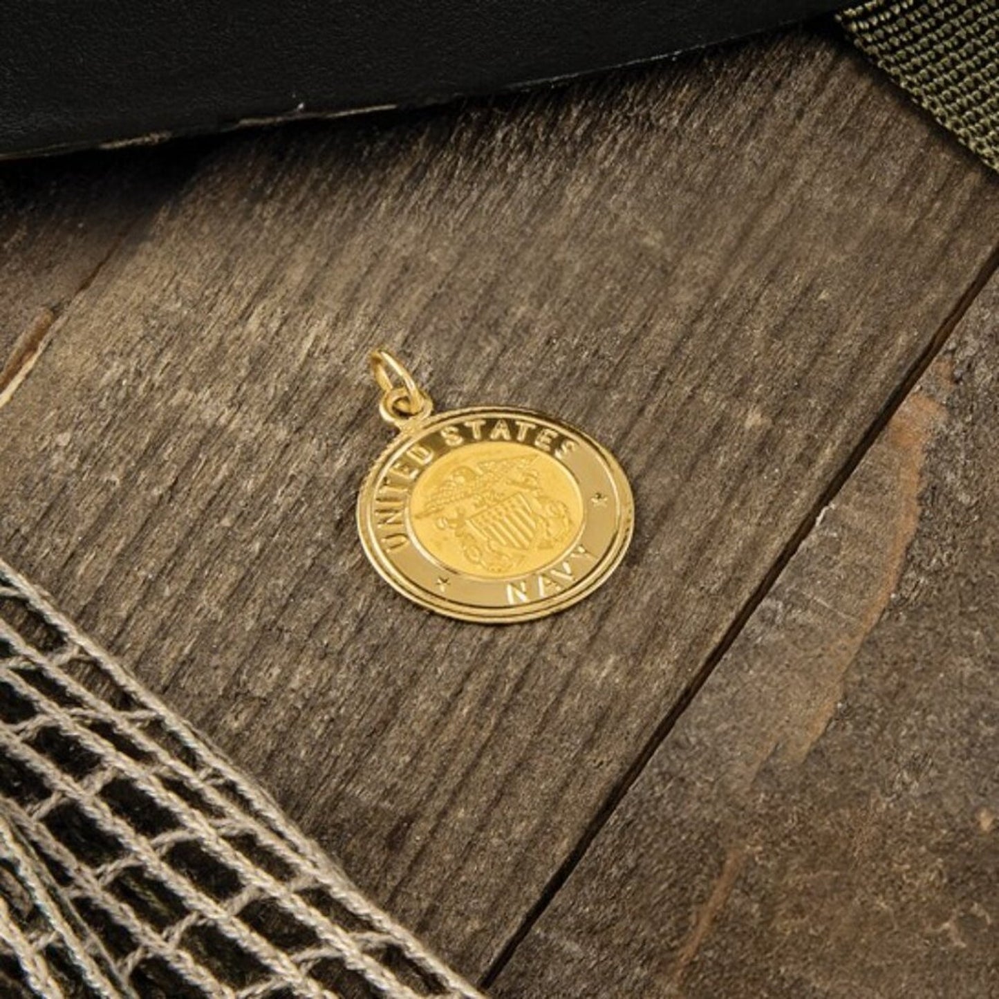 14K Yellow Gold U.S. Navy Disc Pendant – Officially Licensed | Made in USA