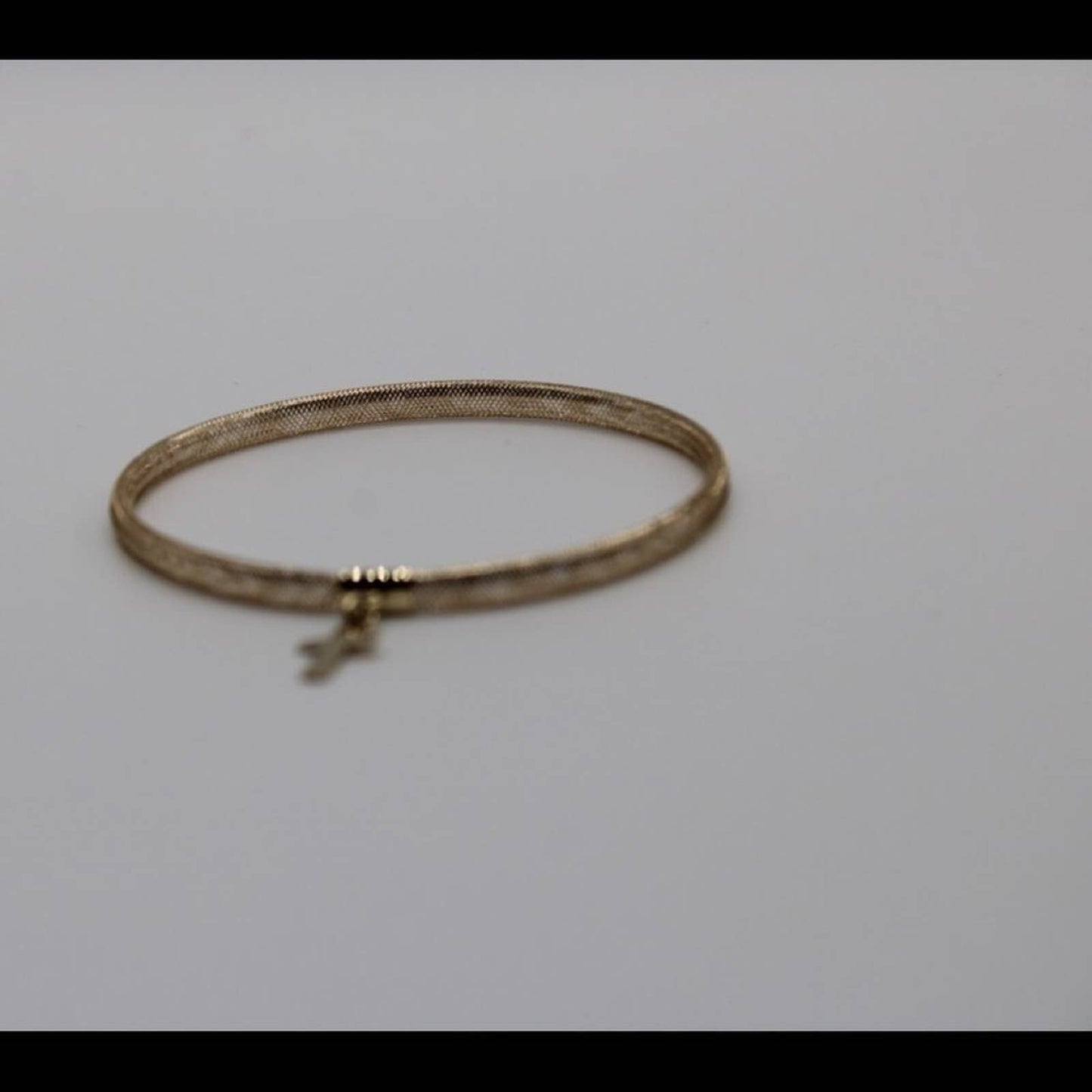 10k gold stretch mesh bracelet with cross charm
