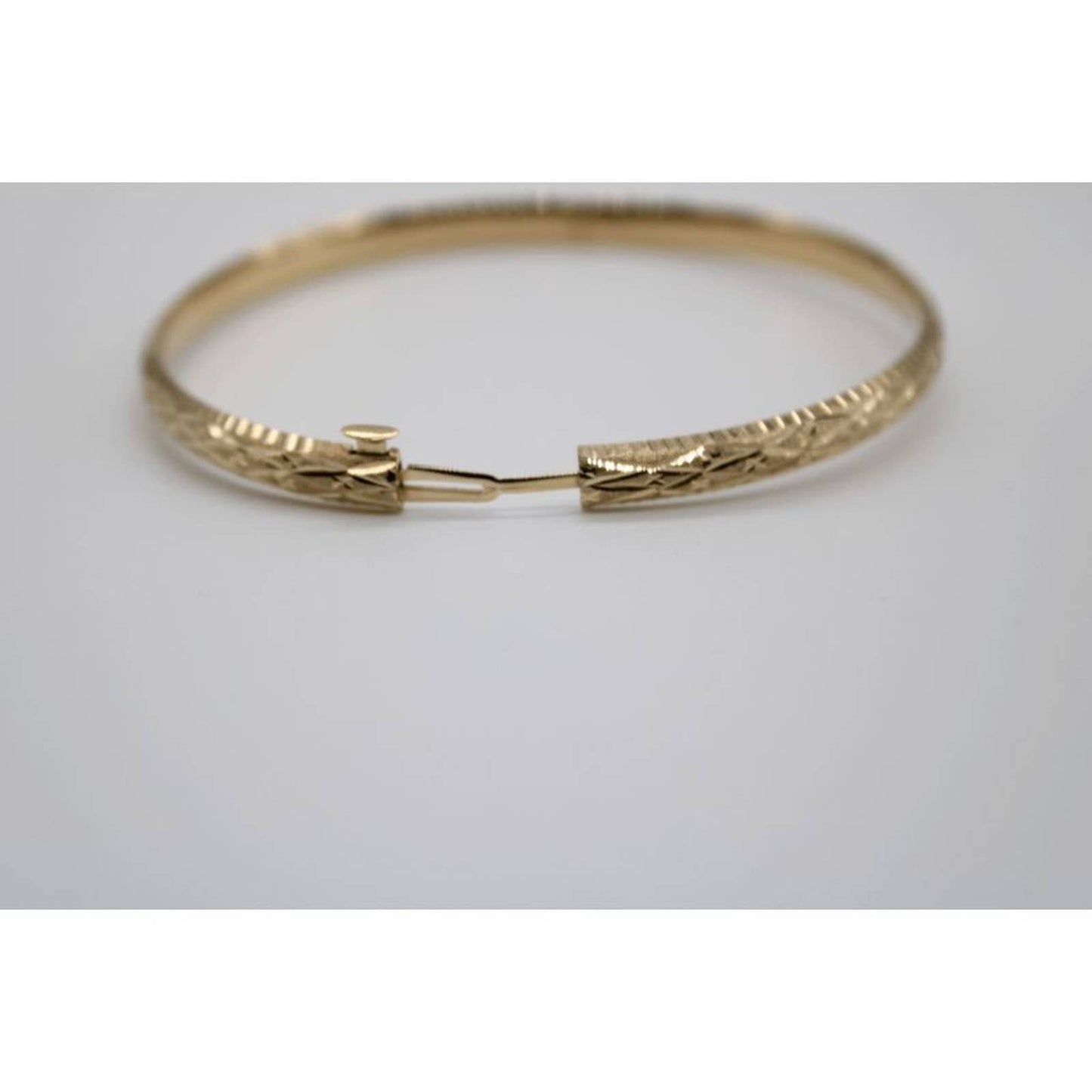 14k 3/16 Diamond-cut Fancy Hinged Bangle Bracelet
